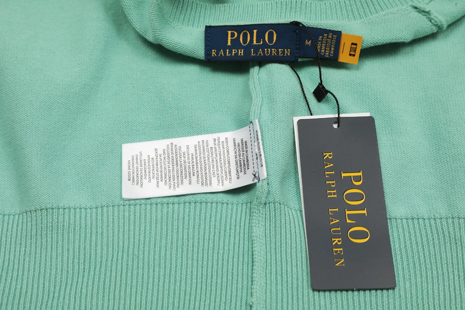 P190 Top quality" Style number: DS010# [Ralph Lauren solid color round neck basic pony embroidered logo knitted cardigan long sleeves] ✅Ralph Lauren Ralph Lauren classic basic versatile jersey cardigan long-sleeved small jacket ✅Main supplier of platform live broadcast wholesale entity ✅ZP quality 1:1 version can scan the code to enter the GF website Counter quality ✅Detailed quality is the only one in Guangzhou Imported quality cotton yarn focuses on high-end and cost-effective Needless to say good quality. ✅The version is restored to the original. Loose, comfortable and stress-free. Simple is high-end. Classic is timeless. ✅The upper body is simple and easy to match. A must-have for goddess ootd. Good-looking clothes are never picky. A must-have in the goddess’ wardrobe. Size: S-XL. Color: off-white, light blue, pink, khaki, military green, gray, navy blue, black, Chinese red, mint green.